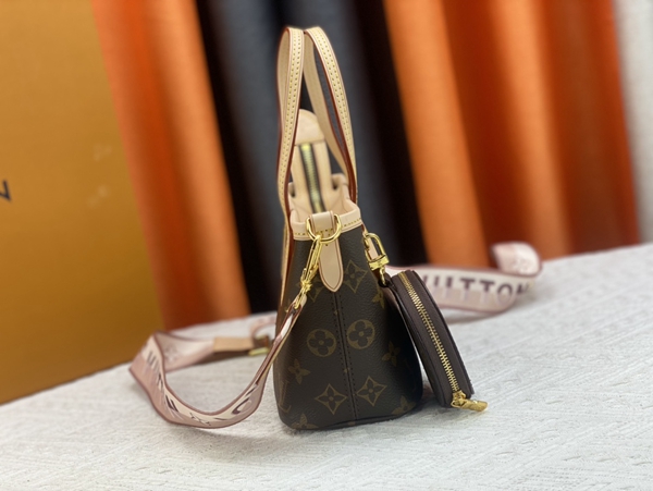 ルイヴィトンバッグ背面デザイン